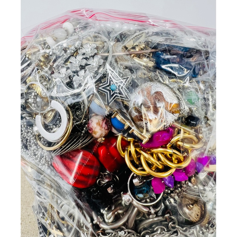 Vintage & Modern Gold & Silver Tone Mixed Metal Scrap/Wear Jewelry lot 9lbs - Picture 14 of 16
